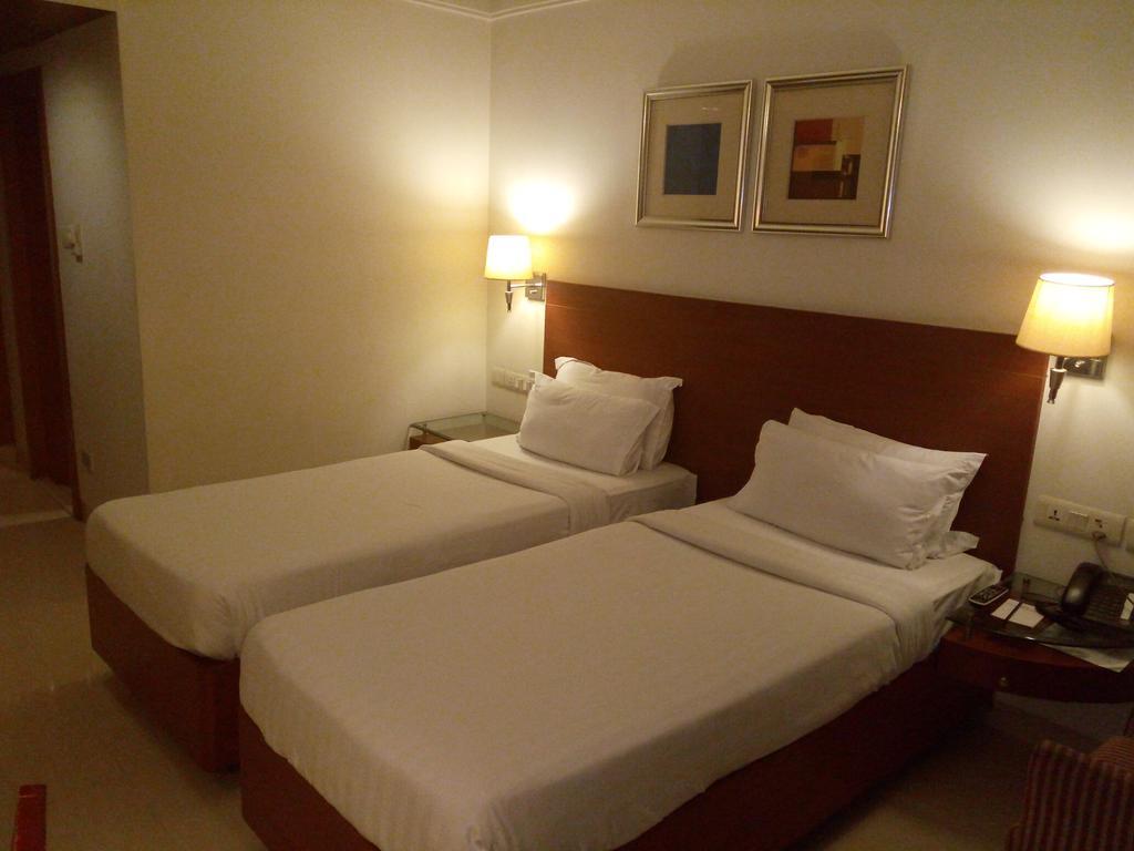 แฮมพ์ไชร์ พลาซ่า Hotel ไฮเดอราบัด ภายนอก รูปภาพ