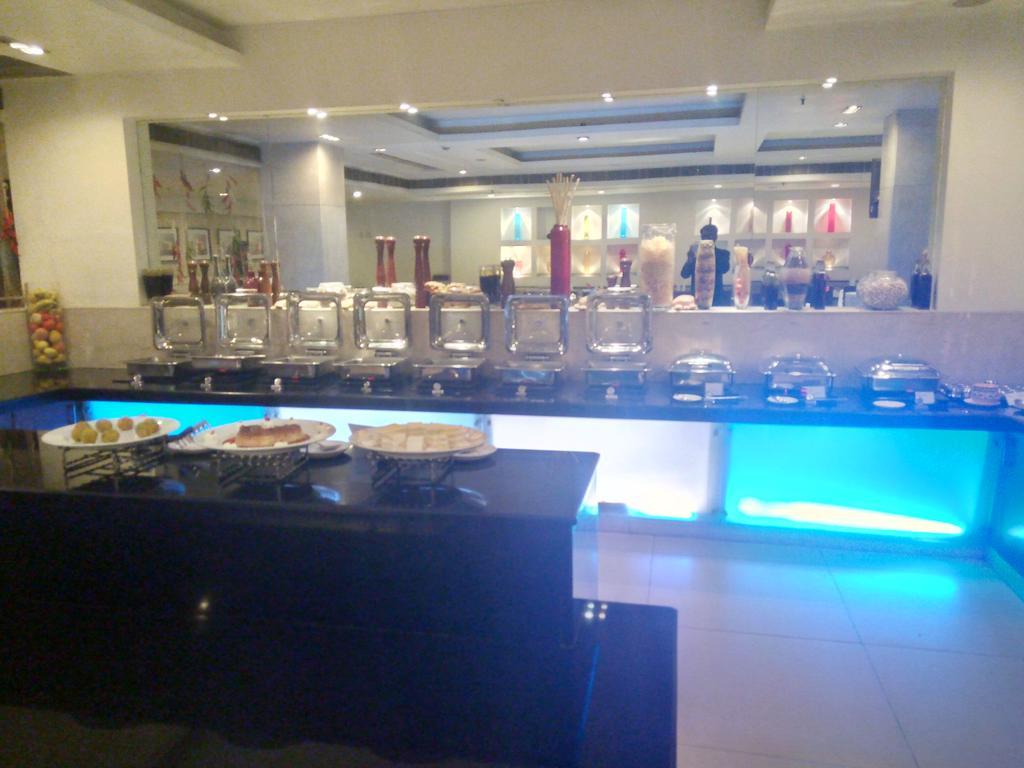 แฮมพ์ไชร์ พลาซ่า Hotel ไฮเดอราบัด ภายนอก รูปภาพ